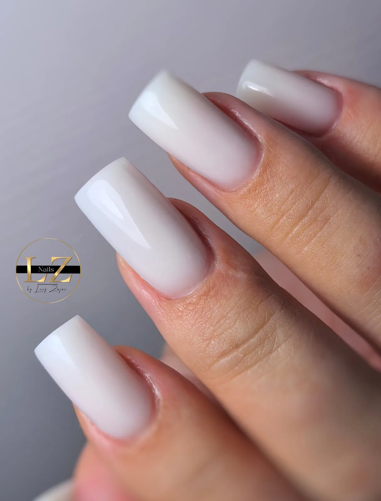Dlhé mliečnobiele ombré gélové nechty – Lucy Nails Partizánske