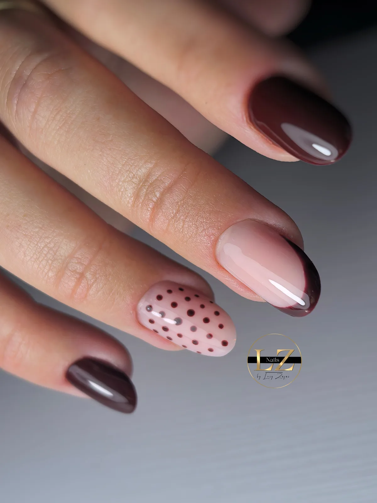 Nude nechty s hnedou francúzskou a bodkovaným zdobením – Lucy Nails Partizánske