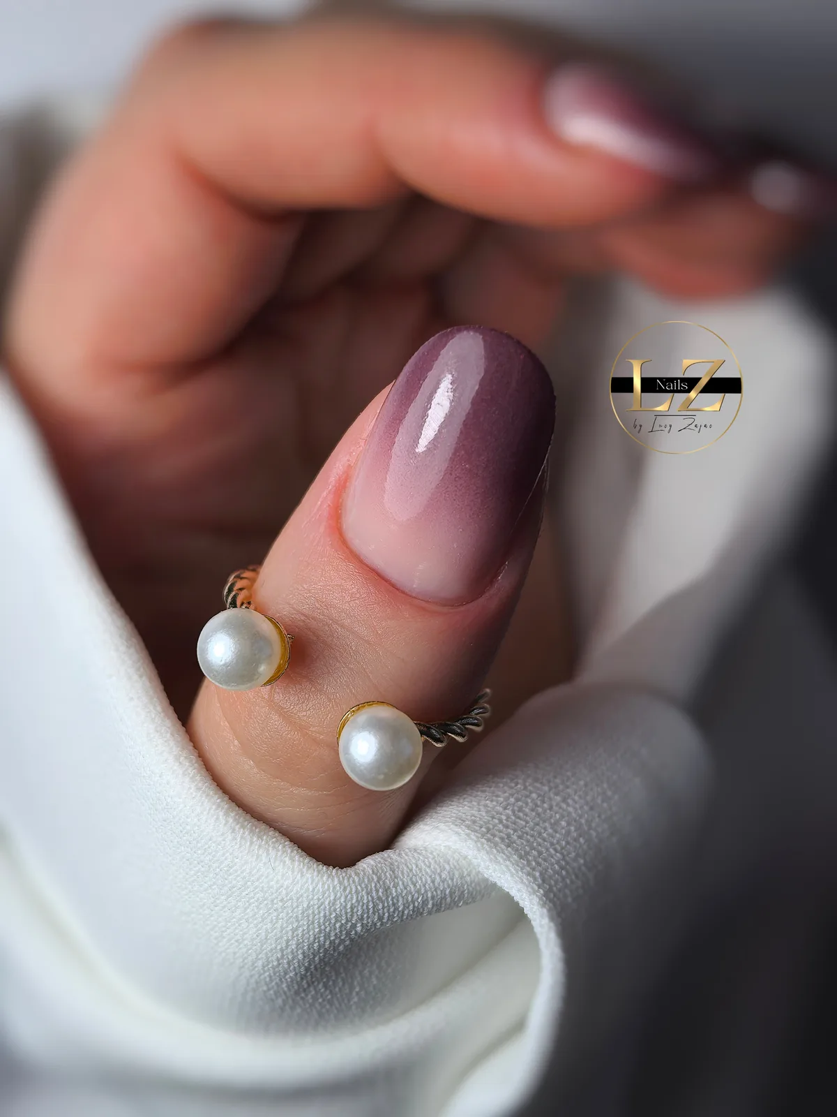 Hnedé ombré gél-lak nechty mandľového tvaru – Lucy Nails Partizánske