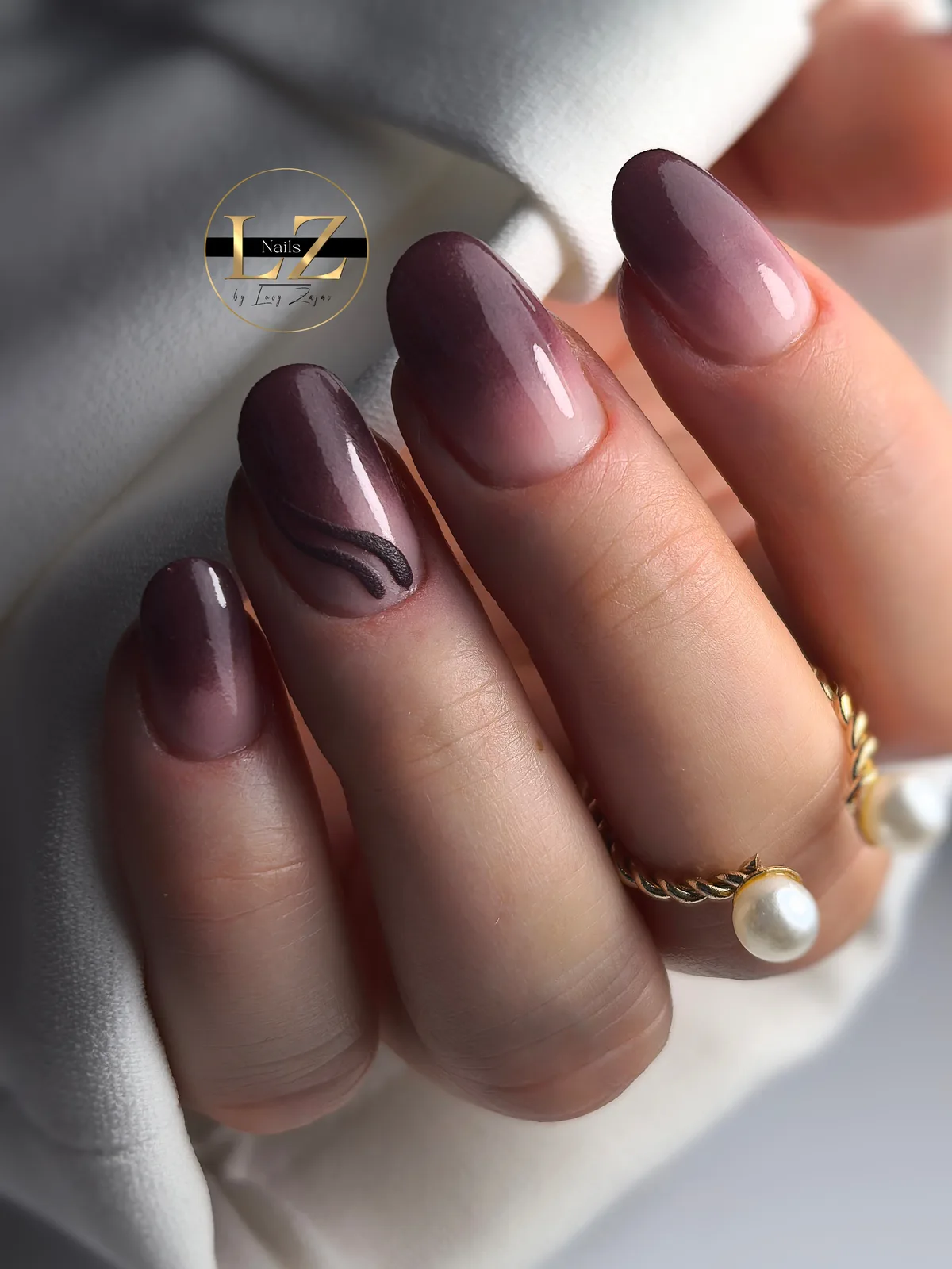 Hnedé ombré nechty s tmavou vlnkou – Lucy Nails Partizánske