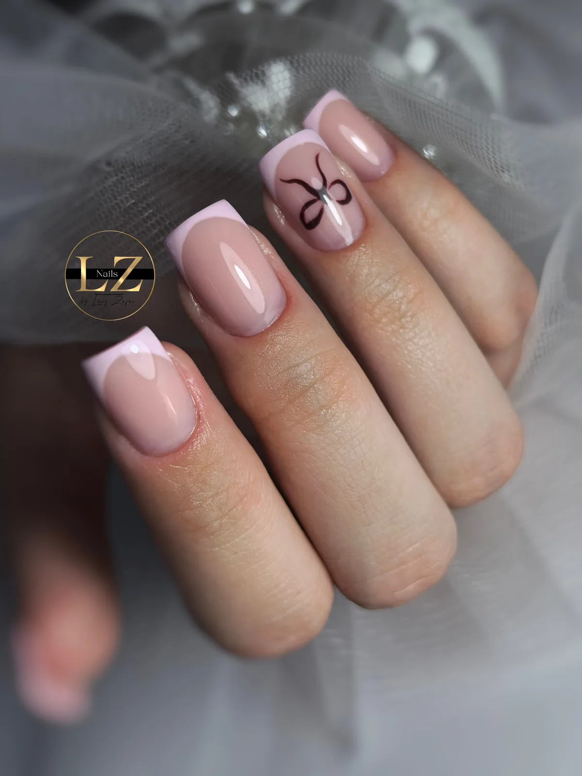 Ružová francúzska manikúra s mašľou – Lucy Nails Partizánske